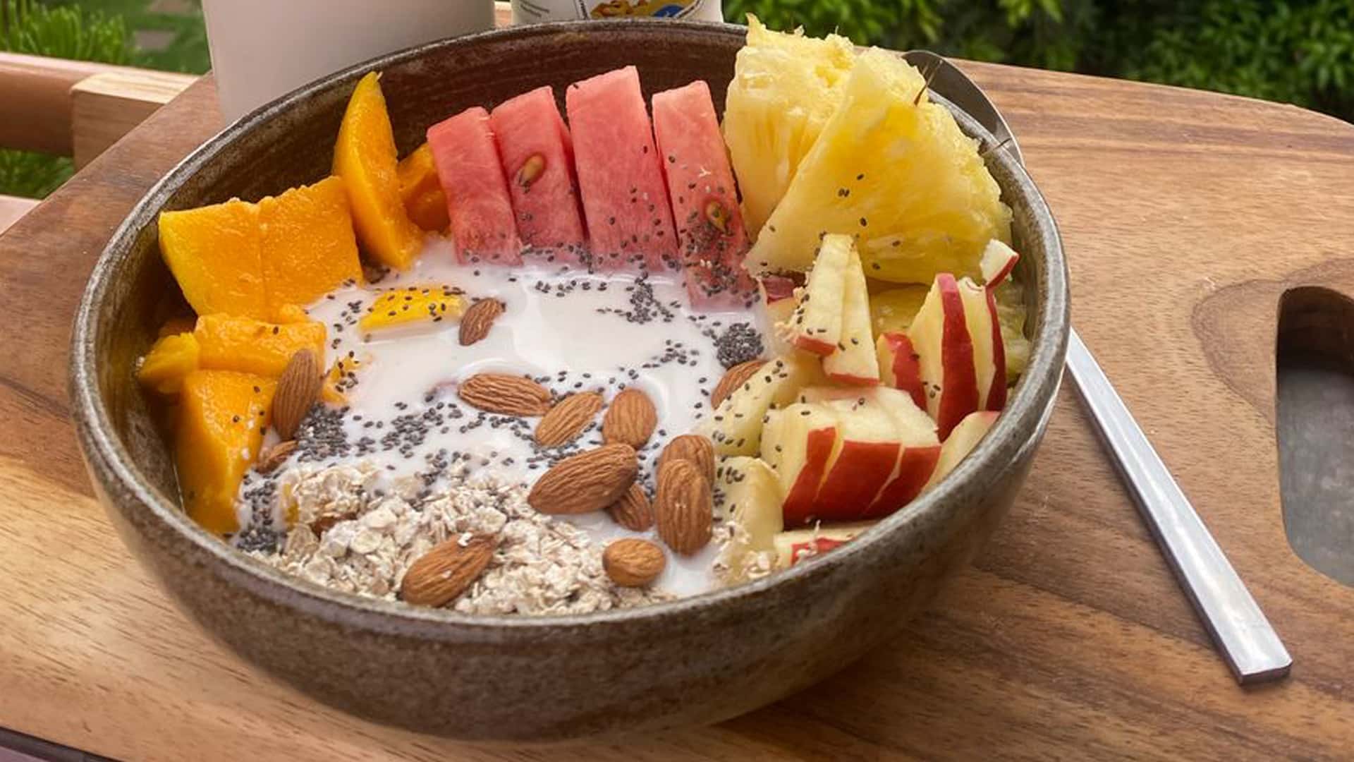 Day 6: Breakfast – Oats, Fruit & Plant-Based Yogurt Bowl